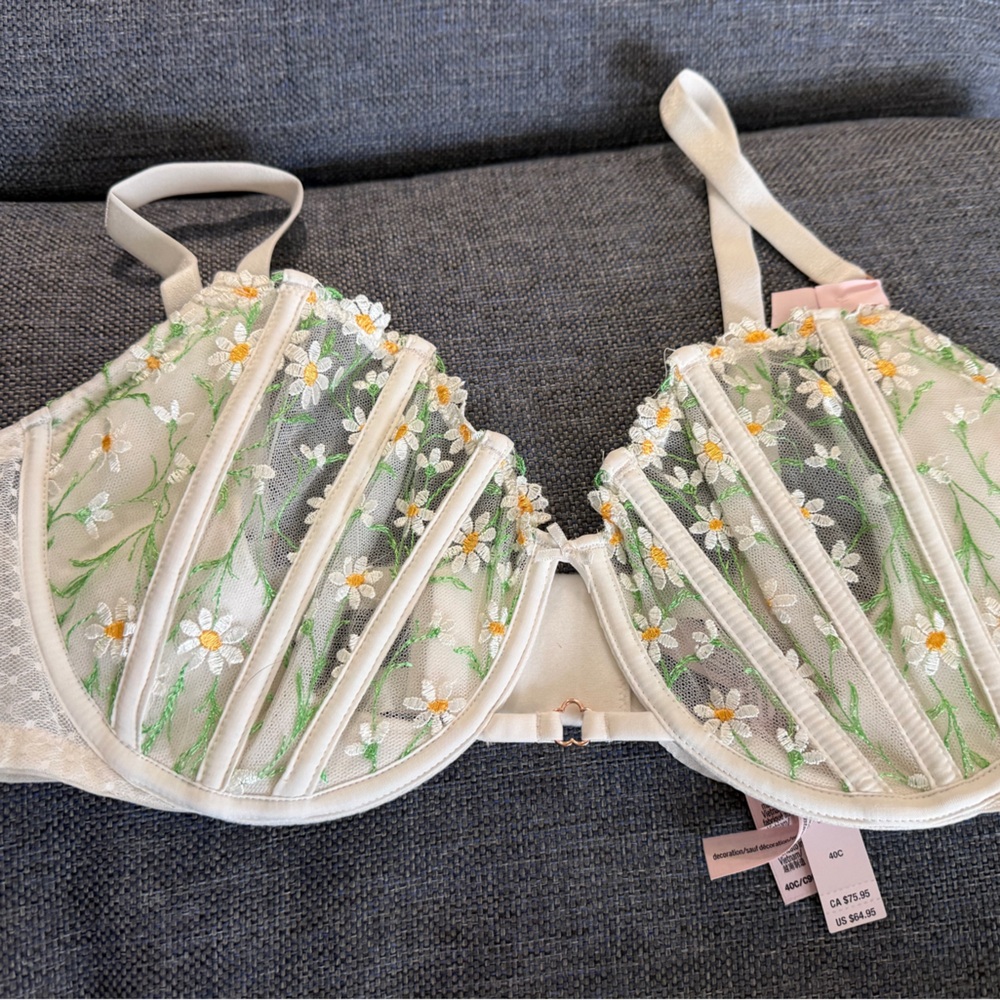 Victoria's Secret Cream Floral Embroidered Bra - Picture 1 of 2